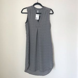 NWT H&M Gray and White Patterned Sleeveless V Neck Dress